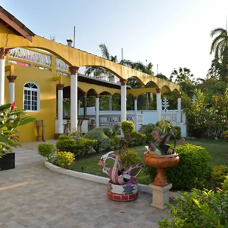 Chateau Margarite Bed And Breakfast