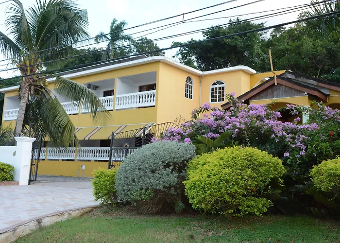 Chateau Margarite Bed And Breakfast 3*